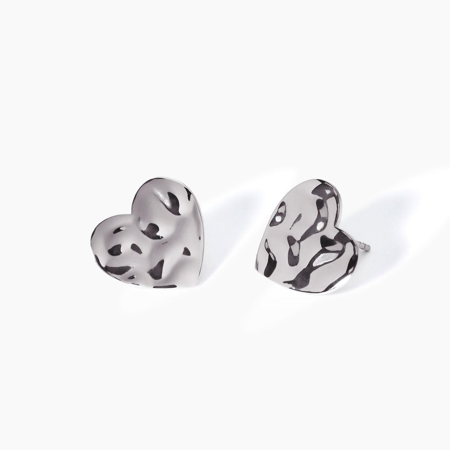 Orecchini cuore effetto martellato
